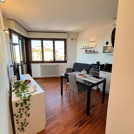 Apartment A Due Passi Dal Centro Prato (Prato)